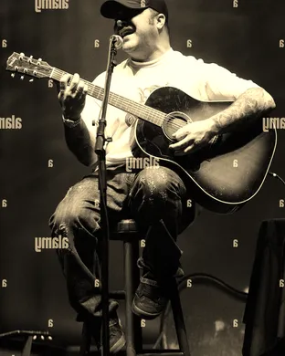 Aaron Lewis